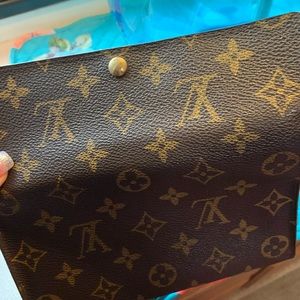 Authentic Louis Vuitton Sarah wallet
